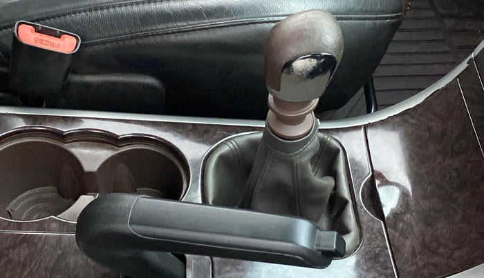 2013 Mahindra XUV500 W8 FWD, Diesel, Manual, 90,942 km, Gear Lever