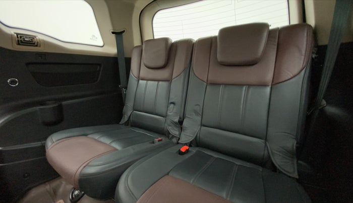 2013 Mahindra XUV500 W8 FWD, Diesel, Manual, 90,942 km, Third Seat Row ( optional )