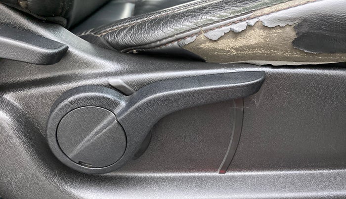 2013 Mahindra XUV500 W8 FWD, Diesel, Manual, 90,942 km, Driver Side Adjustment Panel