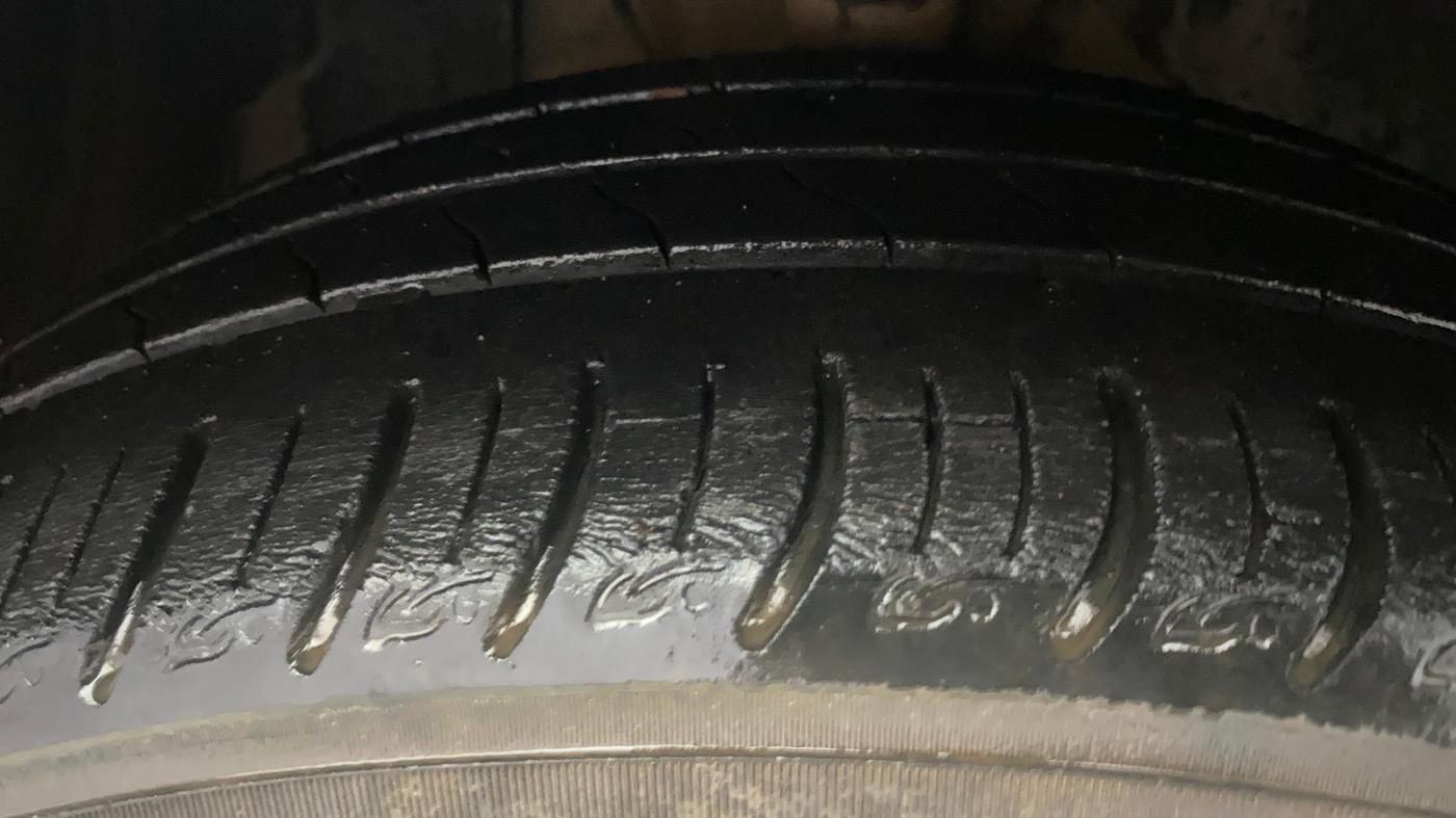 2021 Tata ALTROZ XZ PETROL, Petrol, Manual, 26,989 km, Right Front Tyre Tread