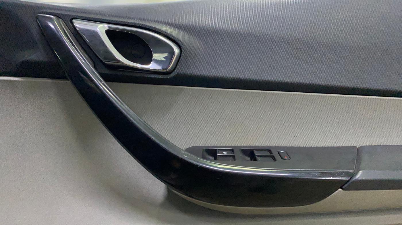 2018 Tata Tiago XZ PETROL, Petrol, Manual, 87,505 km, Driver Side Door Panels Control