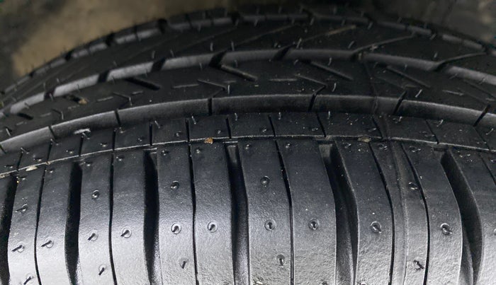 2012 Toyota Etios Liva GD, Diesel, Manual, 1,59,864 km, Right Front Tyre Tread