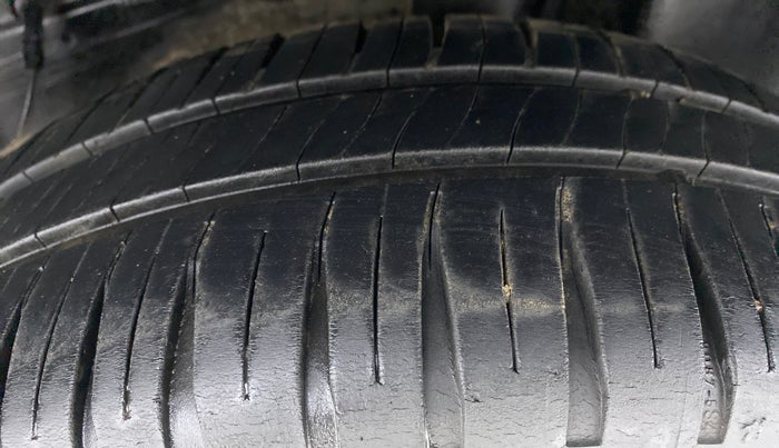 2012 Toyota Etios Liva GD, Diesel, Manual, 1,59,864 km, Right Rear Tyre Tread