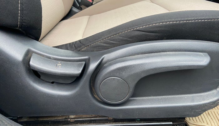 2015 Hyundai Elite i20 SPORTZ 1.2, CNG, Manual, 80,669 km, Driver Side Adjustment Panel