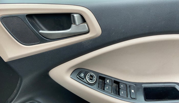 2015 Hyundai Elite i20 SPORTZ 1.2, CNG, Manual, 80,669 km, Driver Side Door Panels Control