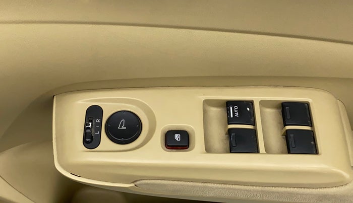 2012 Honda City 1.5L I-VTEC S MT, Petrol, Manual, 1,17,766 km, Right rear-view mirror - Mirror movement not proper