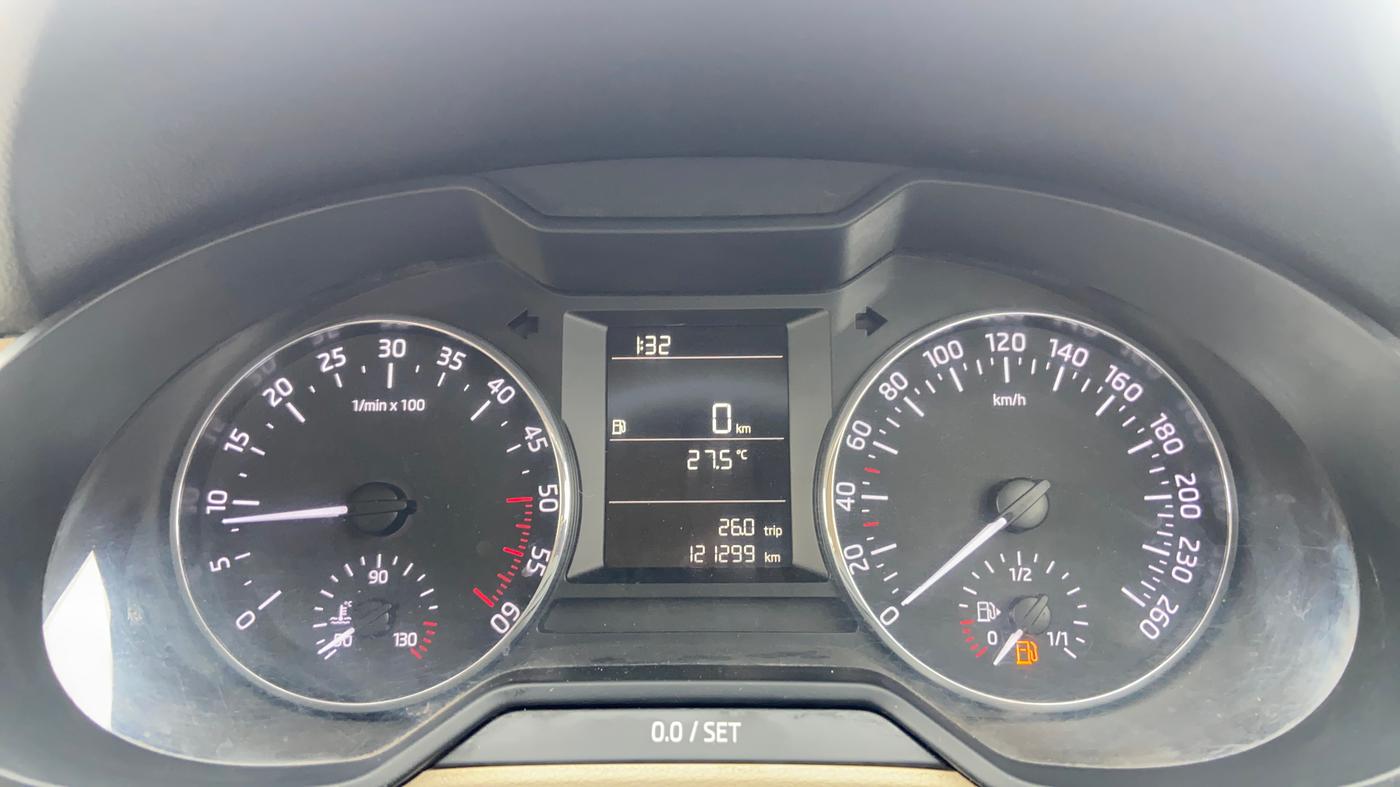 2017 Skoda Octavia 2.0 TDI CR AMBITION, Diesel, Manual, 1,21,381 km, Odometer Image