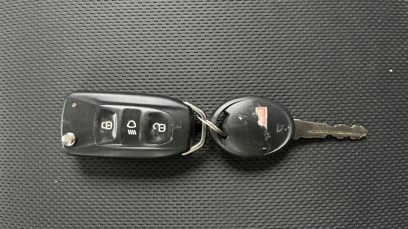 2016 Tata Tiago XZ PETROL, Petrol, Manual, 40,629 km, Key Close Up