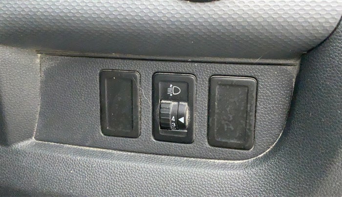 2010 Maruti Ritz LXI, Petrol, Manual, 50,387 km, Dashboard - Headlight height adjustment not working