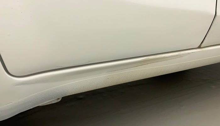 2010 Maruti Ritz LXI, Petrol, Manual, 50,387 km, Right running board - Slightly dented