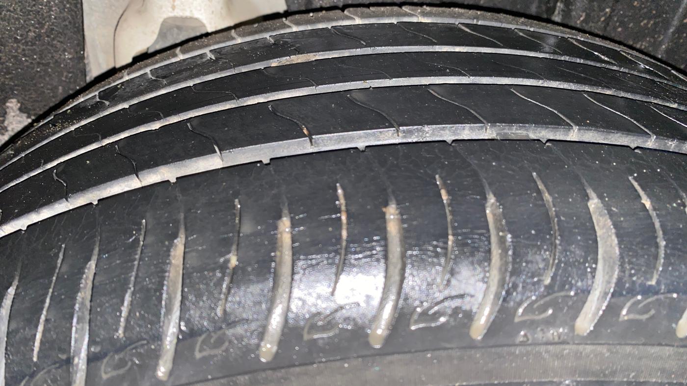 2021 Mahindra XUV300 W8 (O) 1.2 PETROL, Petrol, Manual, 44,993 km, Left Rear Tyre Tread