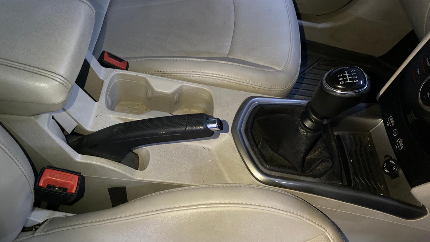 2021 Mahindra XUV300 W8 (O) 1.2 PETROL, Petrol, Manual, 44,993 km, Gear Lever