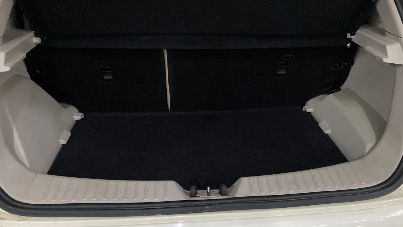 2021 Mahindra XUV300 W8 (O) 1.2 PETROL, Petrol, Manual, 44,993 km, Boot Inside