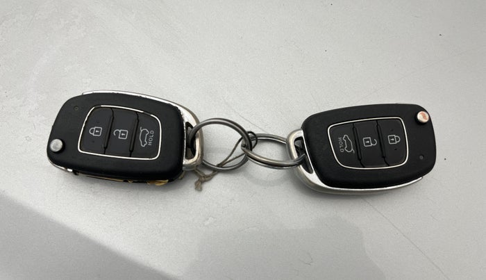 2017 Hyundai Creta E PLUS 1.6 PETROL, Petrol, Manual, 95,454 km, Key Close Up