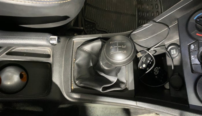 2022 Maruti Vitara Brezza LXI, Petrol, Manual, 24,214 km, Gear Lever