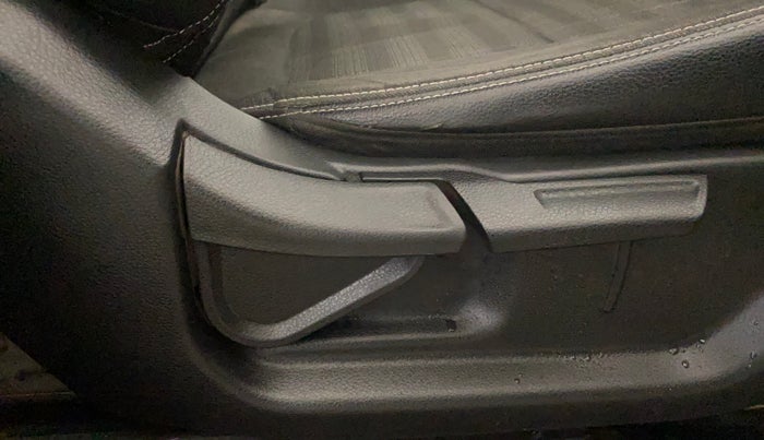 2020 KIA SONET HTK PLUS 1.5, Diesel, Manual, 44,130 km, Driver Side Adjustment Panel