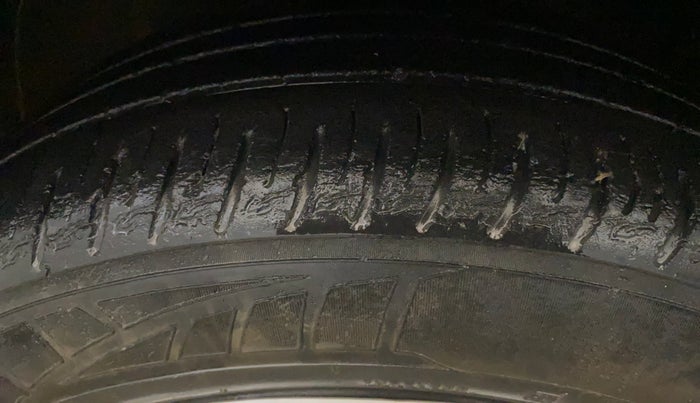 2020 KIA SONET HTK PLUS 1.5, Diesel, Manual, 44,130 km, Left Front Tyre Tread