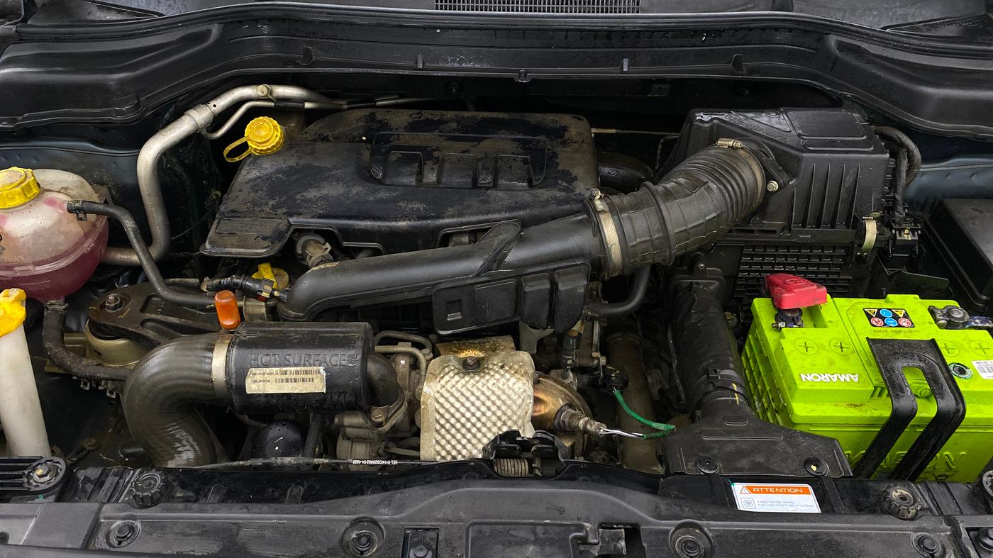 2020 Mahindra XUV300 W8 (O) 1.2 PETROL, Petrol, Manual, 26,537 km, Engine View