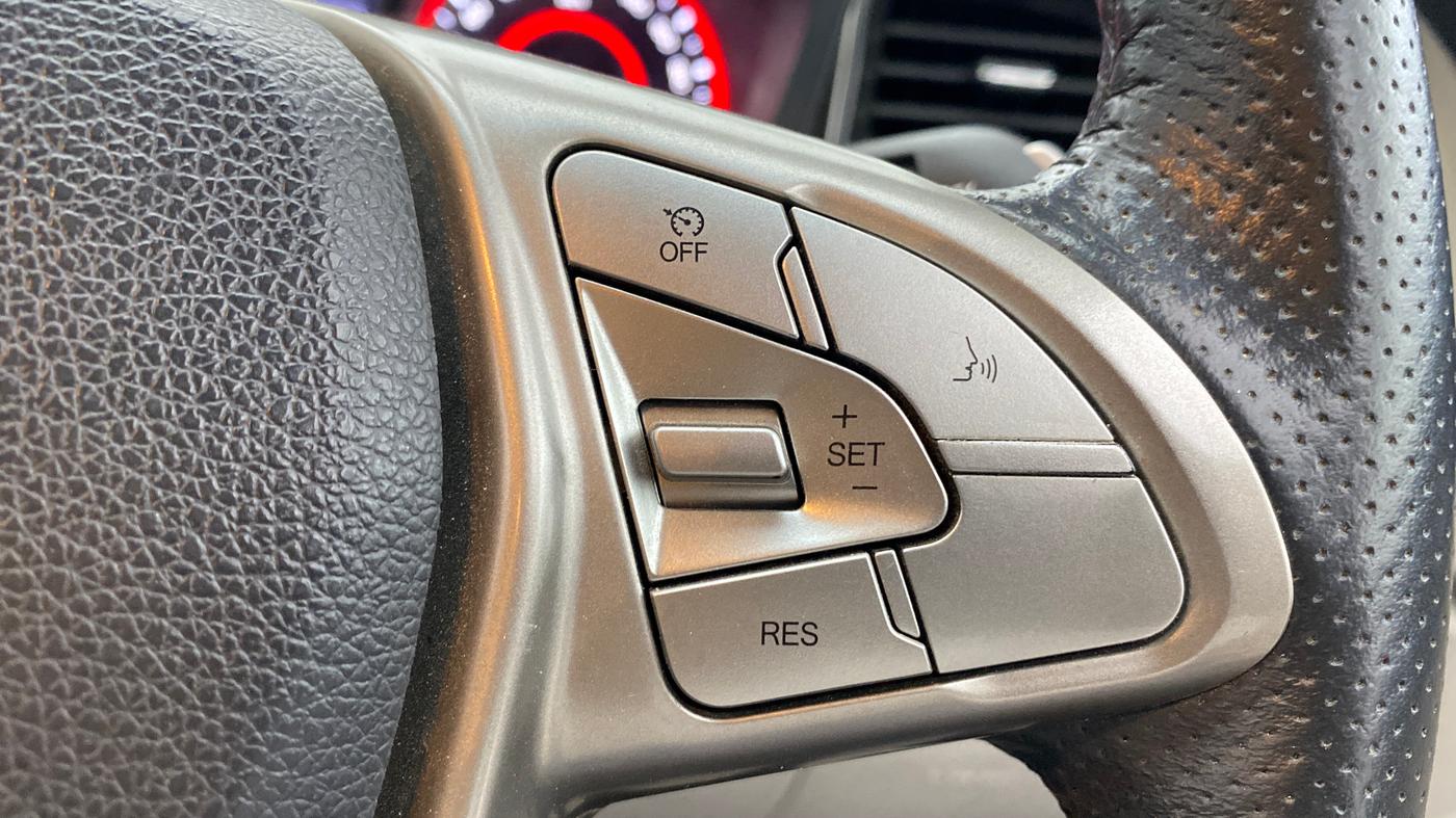 2020 Mahindra XUV300 W8 (O) 1.2 PETROL, Petrol, Manual, 26,537 km, Adaptive Cruise Control