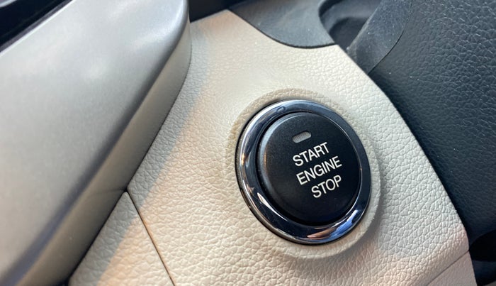 2020 Mahindra XUV300 W8 (O) 1.2 PETROL, Petrol, Manual, 26,537 km, Keyless Start/ Stop Button