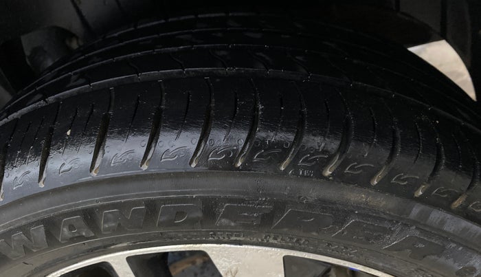 2020 Mahindra XUV300 W8 (O) 1.2 PETROL, Petrol, Manual, 26,537 km, Left Rear Tyre Tread