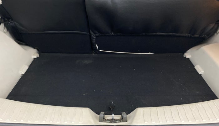 2020 Mahindra XUV300 W8 (O) 1.2 PETROL, Petrol, Manual, 26,537 km, Boot Inside