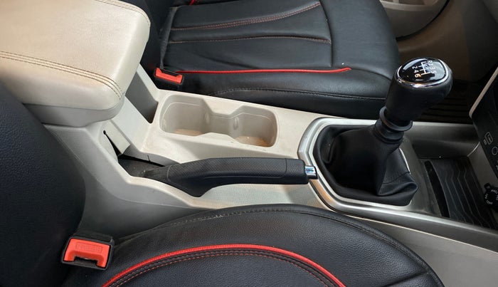 2020 Mahindra XUV300 W8 (O) 1.2 PETROL, Petrol, Manual, 26,537 km, Gear Lever