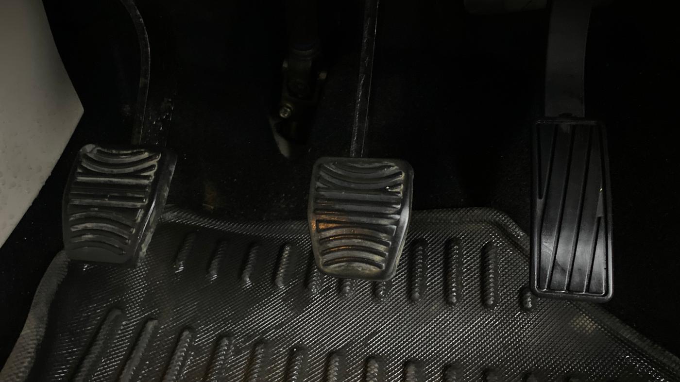 2020 Mahindra XUV300 W8 (O) 1.2 PETROL, Petrol, Manual, 26,537 km, Pedals
