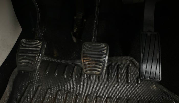 2020 Mahindra XUV300 W8 (O) 1.2 PETROL, Petrol, Manual, 26,537 km, Pedals