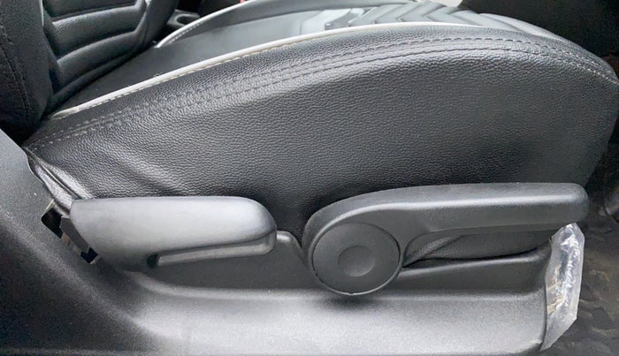 2022 Maruti BREZZA ZXI + SMART HYBRID, Petrol, Manual, 16,525 km, Driver Side Adjustment Panel