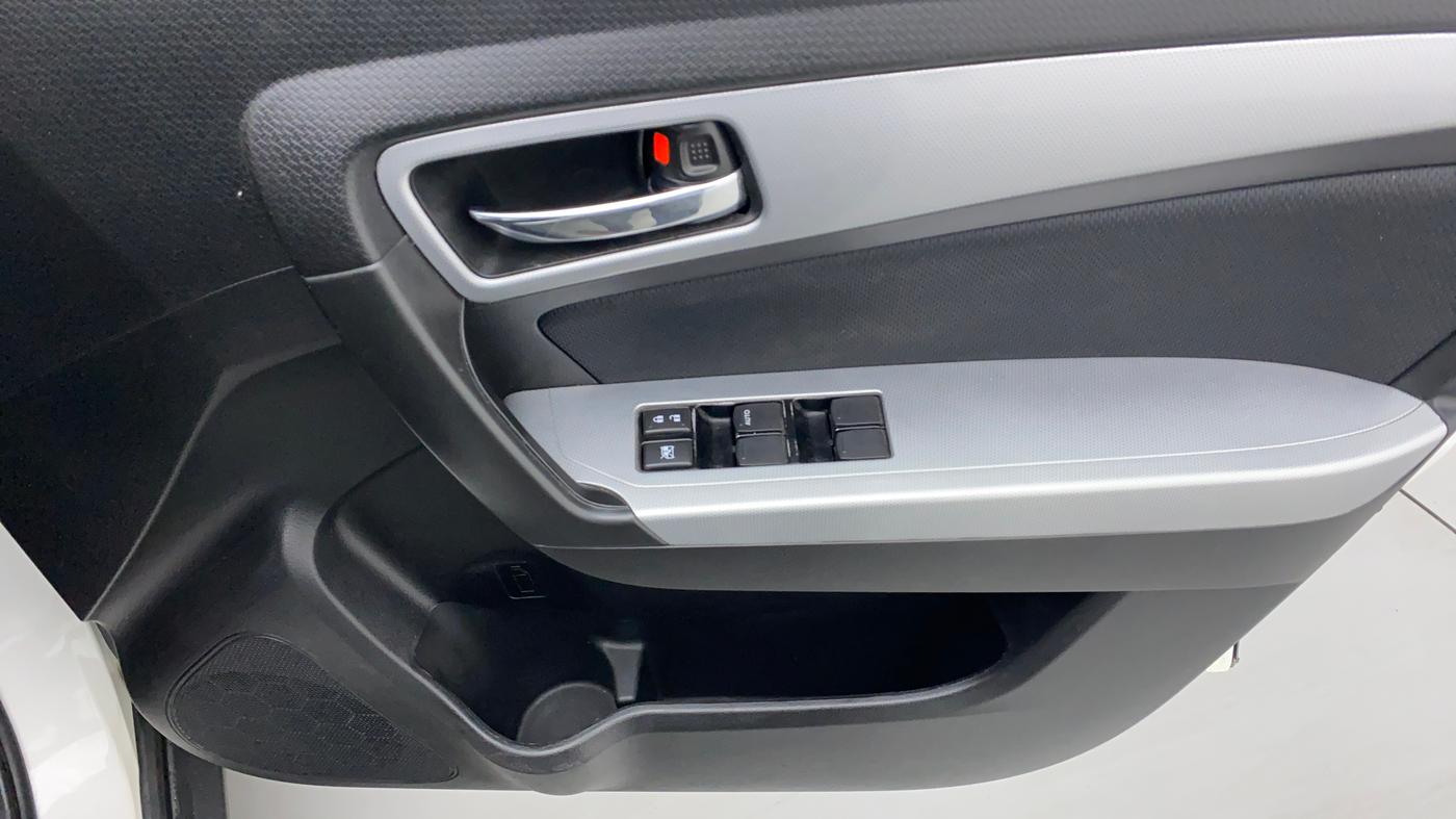 2022 Maruti BREZZA ZXI + SMART HYBRID, Petrol, Manual, 16,525 km, Driver Side Door Panels Control