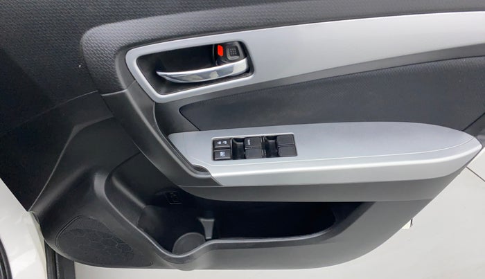 2022 Maruti BREZZA ZXI + SMART HYBRID, Petrol, Manual, 16,525 km, Driver Side Door Panels Control