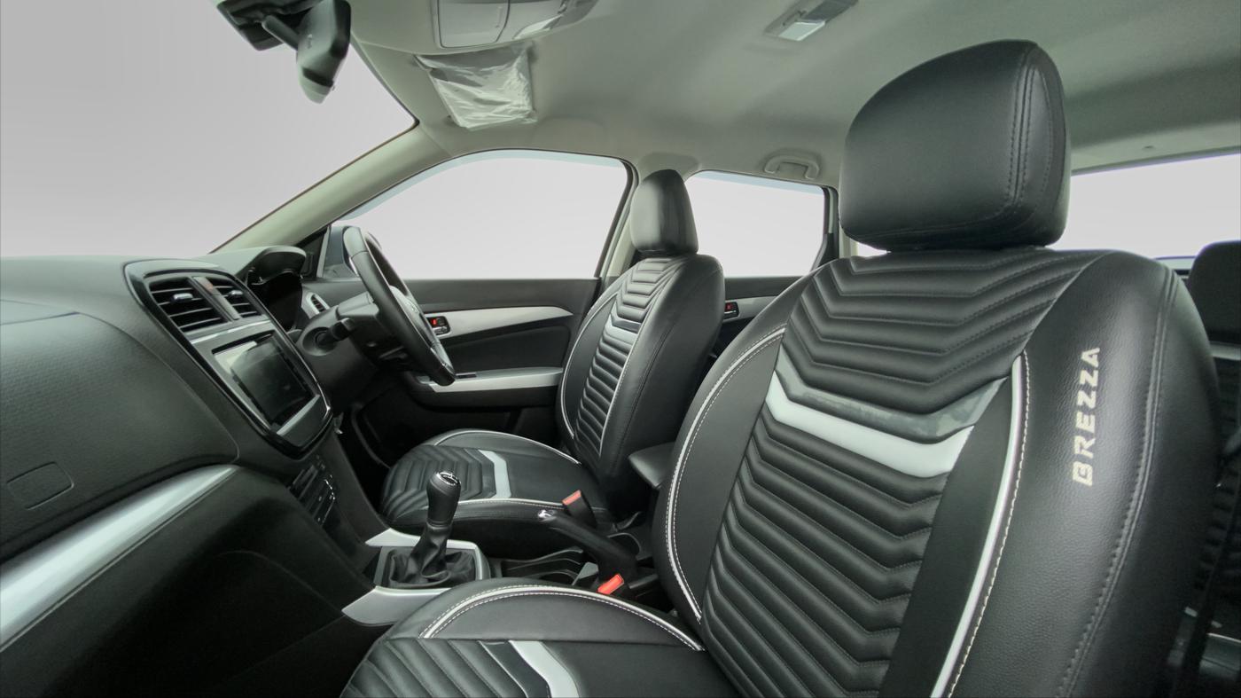 2022 Maruti BREZZA ZXI + SMART HYBRID, Petrol, Manual, 16,525 km, Right Side Front Door Cabin