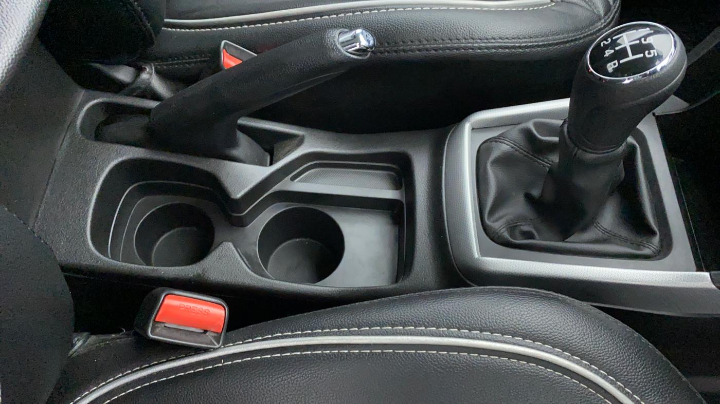 2022 Maruti BREZZA ZXI + SMART HYBRID, Petrol, Manual, 16,525 km, Gear Lever