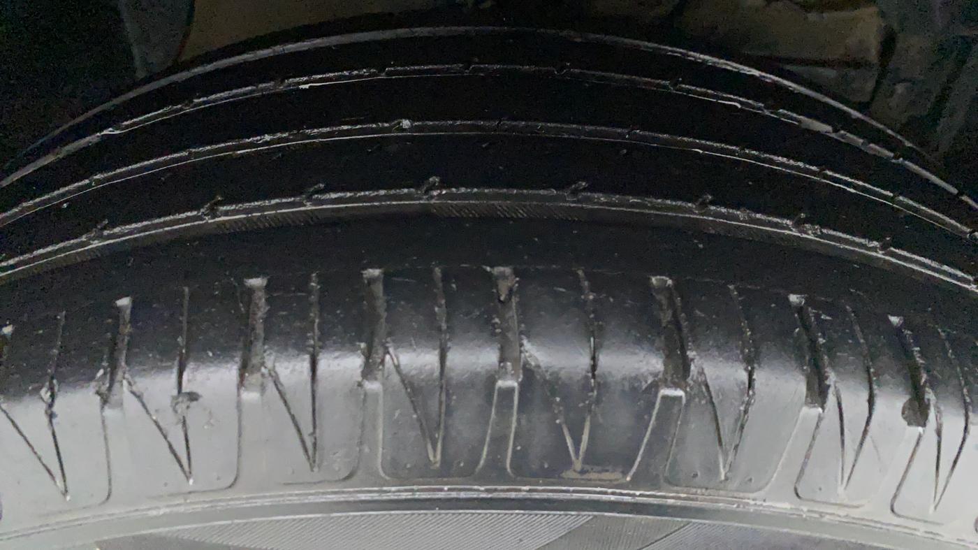 2016 Maruti Vitara Brezza ZDI, Diesel, Manual, 89,093 km, Right Front Tyre Tread