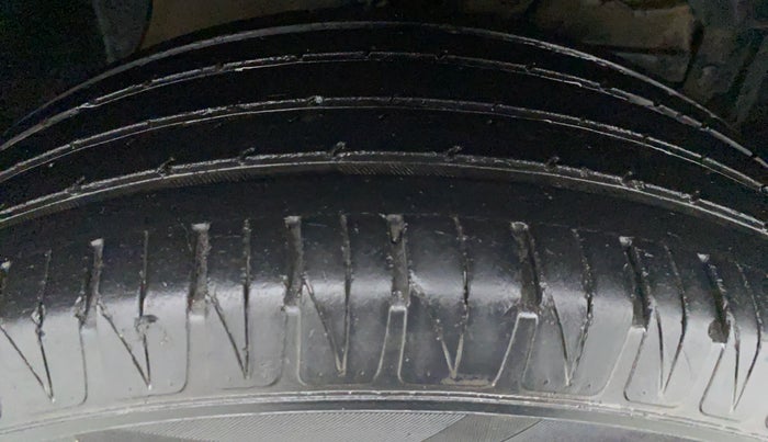 2016 Maruti Vitara Brezza ZDI, Diesel, Manual, 89,093 km, Right Front Tyre Tread