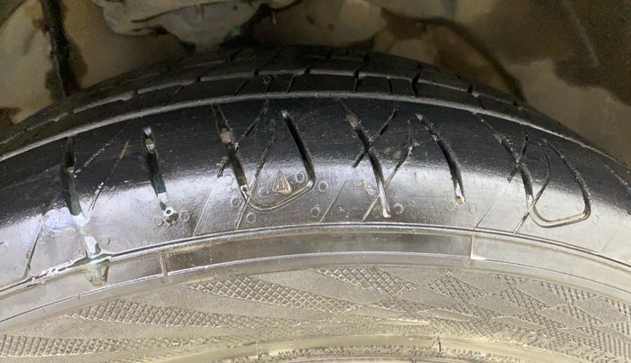 2021 Mahindra XUV300 W8 (O) 1.2 PETROL AMT, Petrol, Automatic, 78,608 km, Left Front Tyre Tread