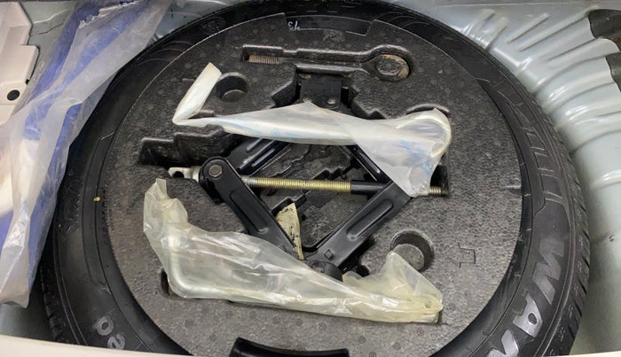 2021 Mahindra XUV300 W8 (O) 1.2 PETROL AMT, Petrol, Automatic, 78,608 km, Spare Tyre