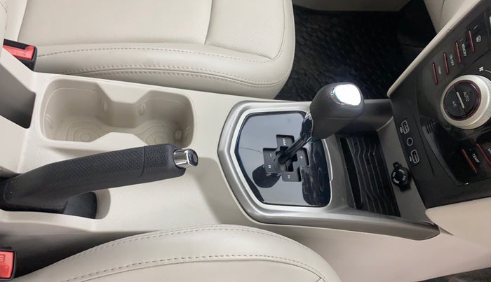 2021 Mahindra XUV300 W8 (O) 1.2 PETROL AMT, Petrol, Automatic, 78,608 km, Gear Lever