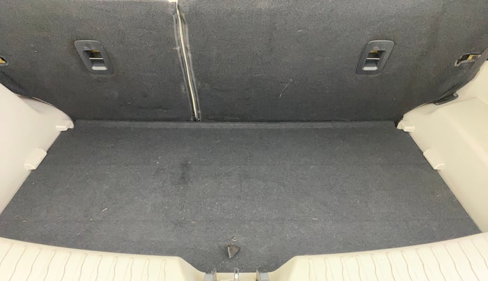 2021 Mahindra XUV300 W8 (O) 1.2 PETROL AMT, Petrol, Automatic, 78,608 km, Boot Inside