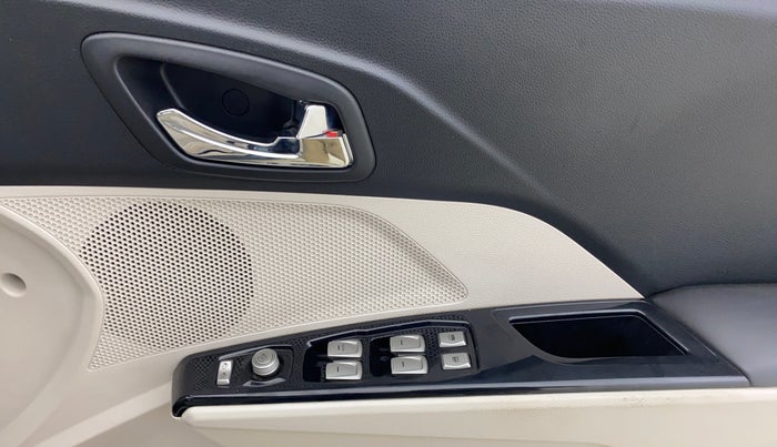 2021 Mahindra XUV300 W8 (O) 1.2 PETROL AMT, Petrol, Automatic, 78,608 km, Driver Side Door Panels Control