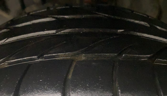 2013 Ford Ecosport TREND 1.5L DIESEL, Diesel, Manual, 1,36,475 km, Left Front Tyre Tread