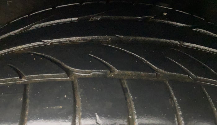 2013 Ford Ecosport TREND 1.5L DIESEL, Diesel, Manual, 1,36,475 km, Left Rear Tyre Tread