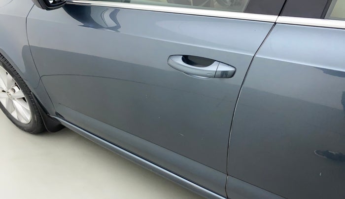 2017 Skoda Octavia STYLE PLUS AT 1.8 TSI, Petrol, Automatic, 80,119 km, Front passenger door - Slightly dented