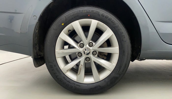 2017 Skoda Octavia STYLE PLUS AT 1.8 TSI, Petrol, Automatic, 80,119 km, Right Rear Wheel