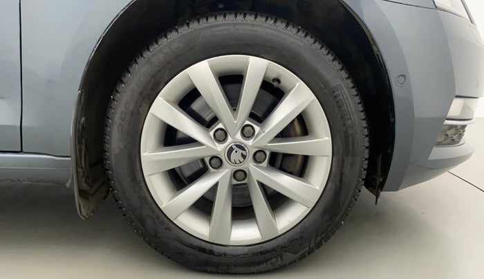 2017 Skoda Octavia STYLE PLUS AT 1.8 TSI, Petrol, Automatic, 80,119 km, Right Front Wheel