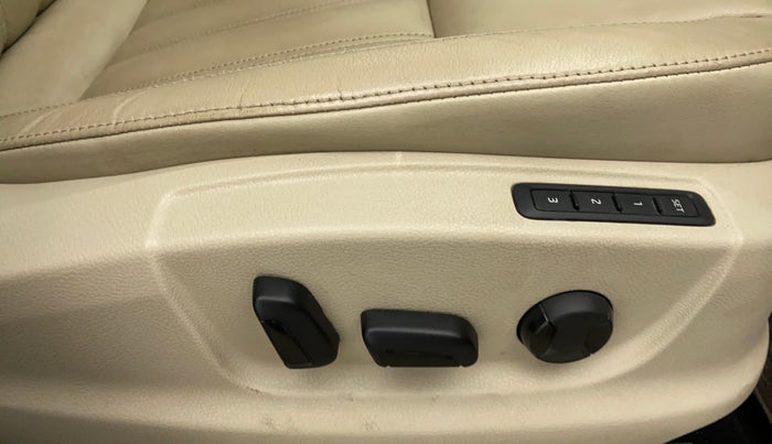 2017 Skoda Octavia STYLE PLUS AT 1.8 TSI, Petrol, Automatic, 80,119 km, Driver Side Adjustment Panel