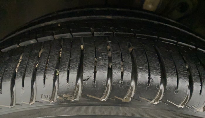 2017 Skoda Octavia STYLE PLUS AT 1.8 TSI, Petrol, Automatic, 80,119 km, Right Front Tyre Tread
