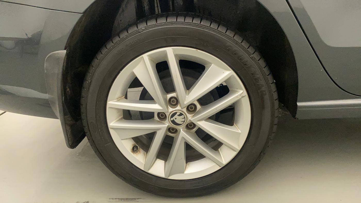 2017 Skoda Rapid STYLE 1.6 MPI, Petrol, Manual, 58,664 km, Right Rear Wheel