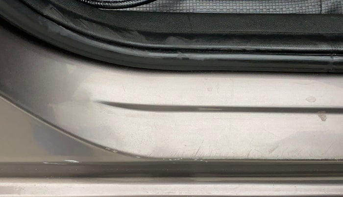 2015 Honda Jazz 1.2L I-VTEC V, Petrol, Manual, 1,08,785 km, Right running board - Minor scratches